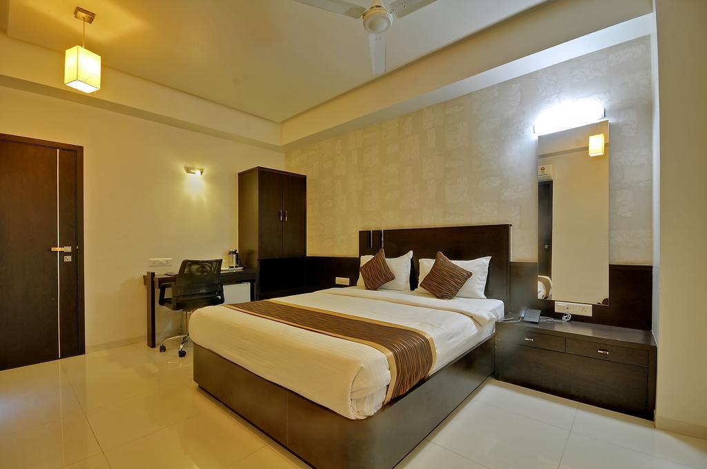 Hotel Magnum Inn Junagadh Eksteriør bilde
