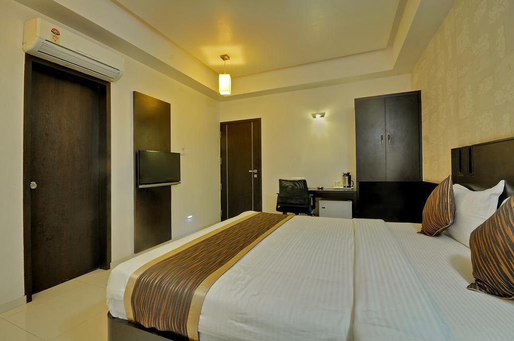Hotel Magnum Inn Junagadh Eksteriør bilde