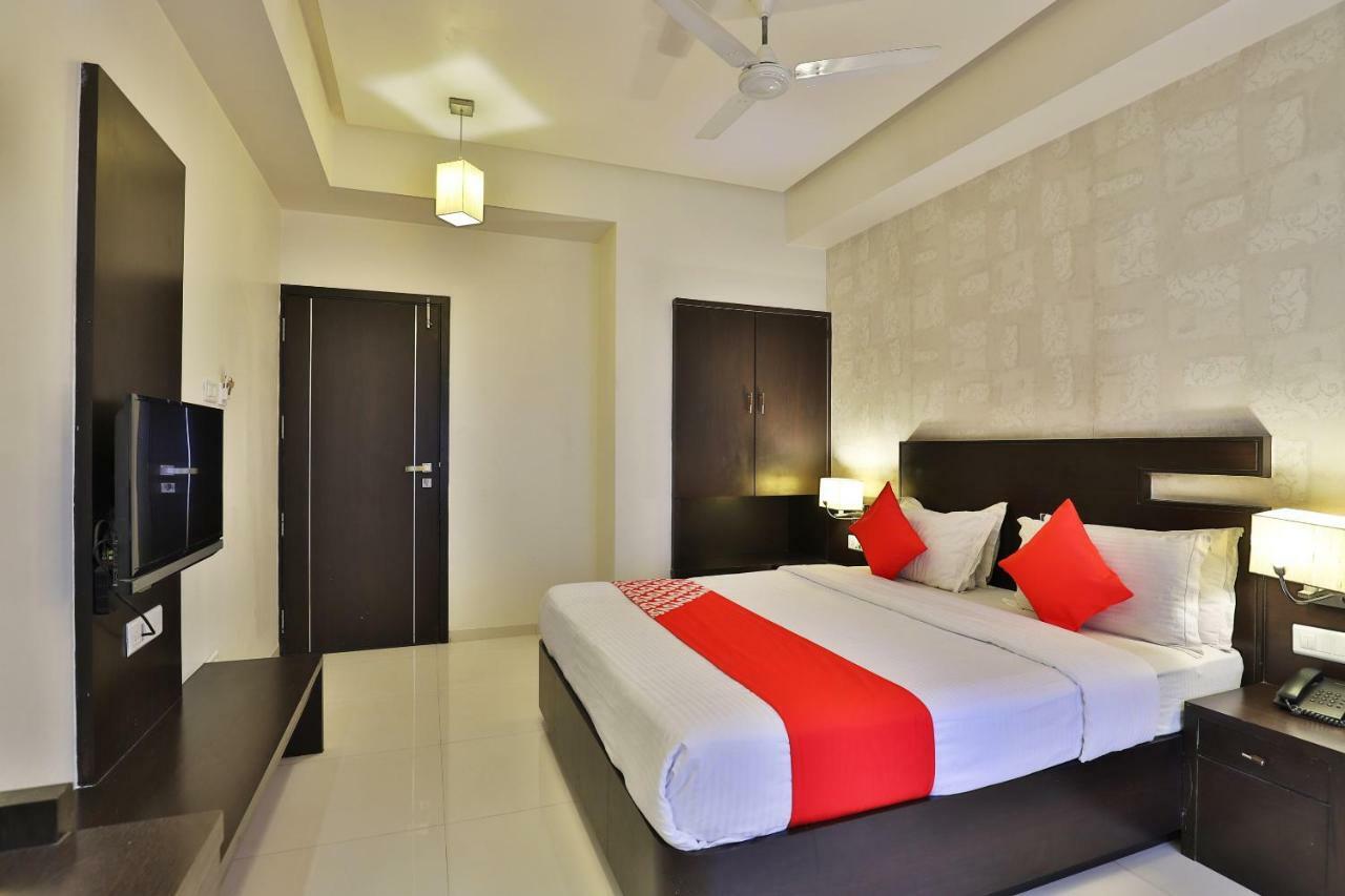 Hotel Magnum Inn Junagadh Eksteriør bilde